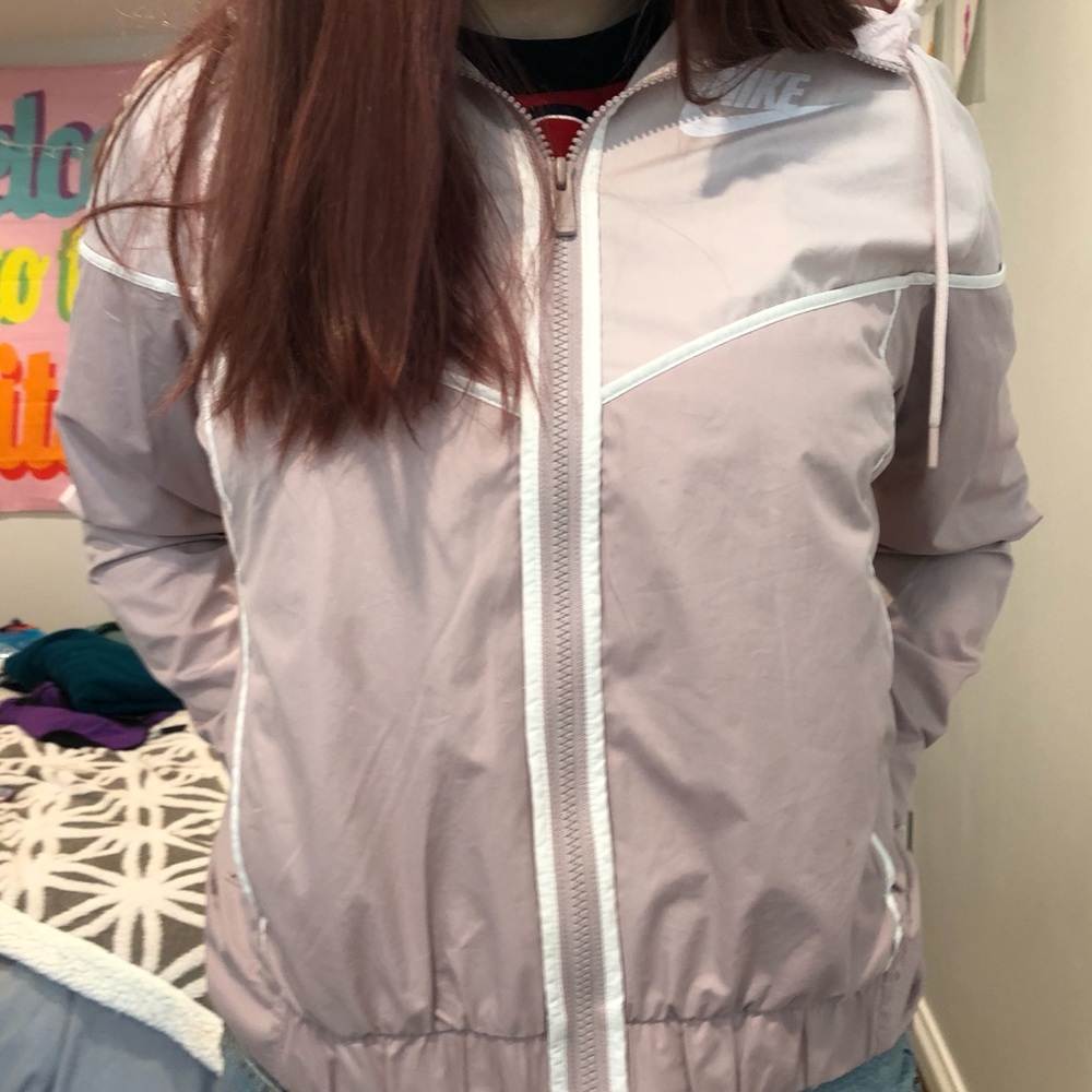 Light pink nike wind breaker. Light weight